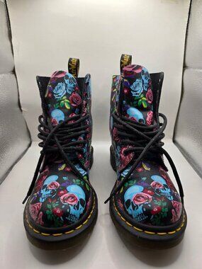 Dr. Martens Women's Black Skull Rose Floral Combat Boots Lace Up AirWair size 7
